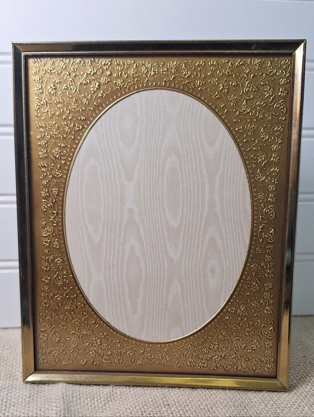 Vintage Brass/gold Tone Picture Frame With Metallic Embossed Oval Insert. 6.5x8